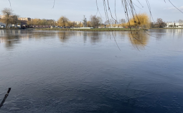 Alakul a jég a fehérvári tavakon, de továbbra is tilos rálépni!