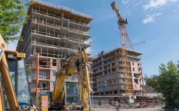 Toronydaruk szerte a városban - Fehérváron is egyre több az építkezés