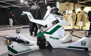 A dubaji rendőrség lassan repülő motorokra cseréli a luxus-sportkocsi flottáját (videó)