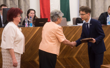 Eötvös József-emlékplakettet kapott Székesfehérvár