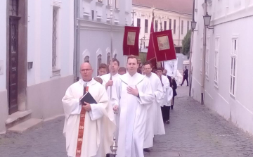 Közös Úrnapi körmenetét tartották a belvárosban