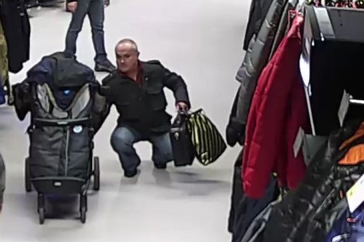 Babakocsiból lopott – őt keresik!