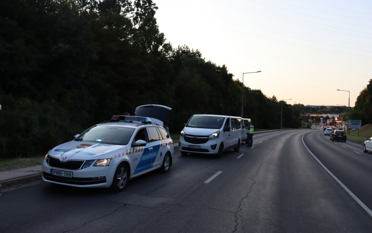 Fókuszban a közlekedésbiztonság - közel ezerötszáz gyorshajtó egy hét alatt a vármegye útjain