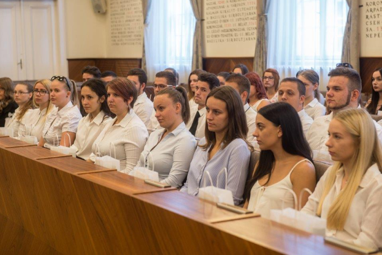 Külföldi szakmai gyakorlatra induló fehérvári diákok jártak a Városházán